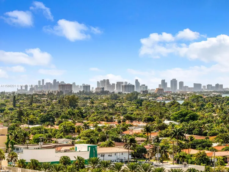 Majestic Tower #1009 image #21