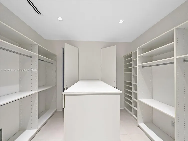 Majestic Tower #1009 image #30