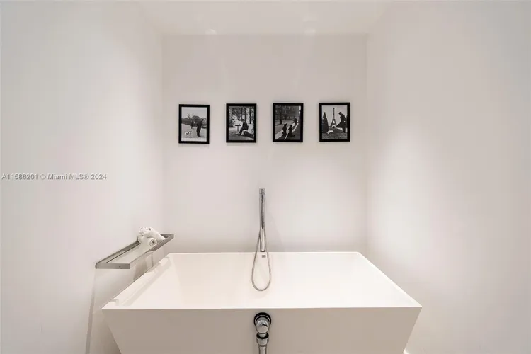 Majestic Tower #1009 image #34