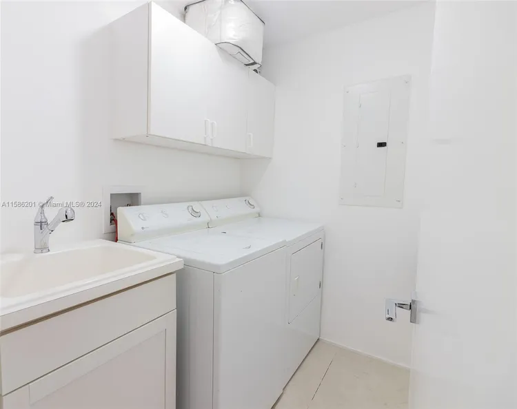 Majestic Tower #1009 image #43