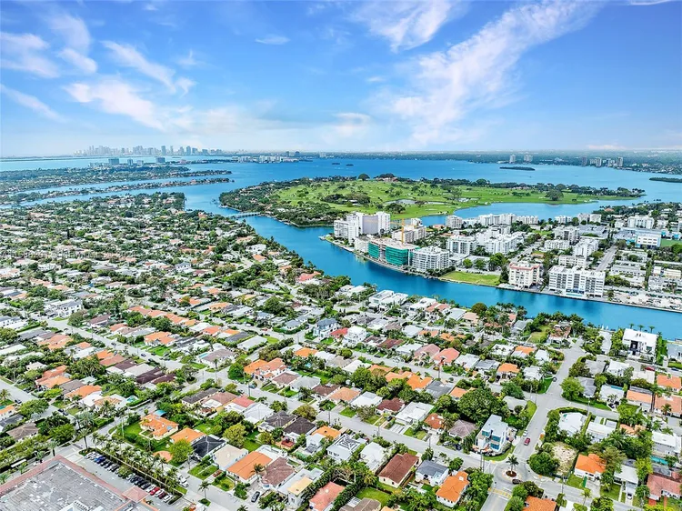 Majestic Tower #1009 image #55