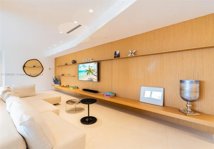 Majestic Tower #1009 image #6