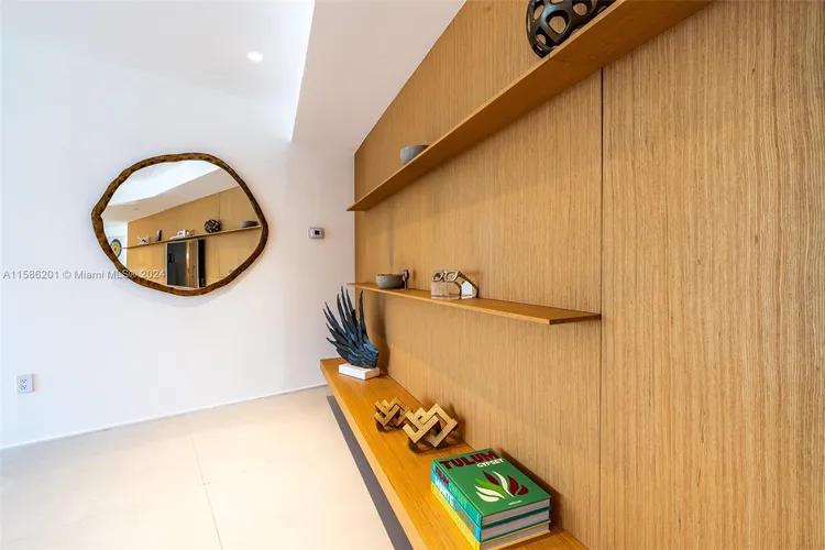 Majestic Tower #1009 image #8