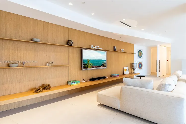 Majestic Tower #1009 image #9