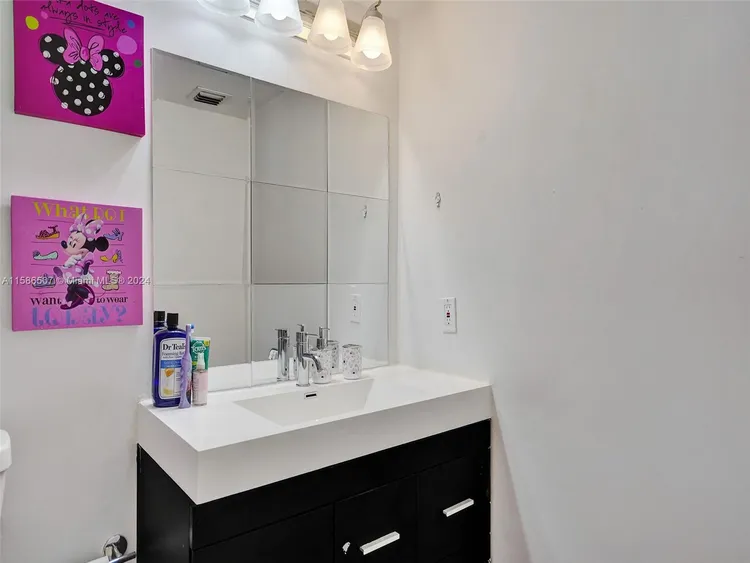 Grand View Palace #722 image #19