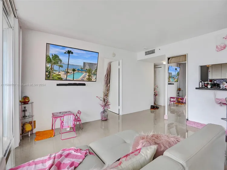 Grand View Palace #722 image #6