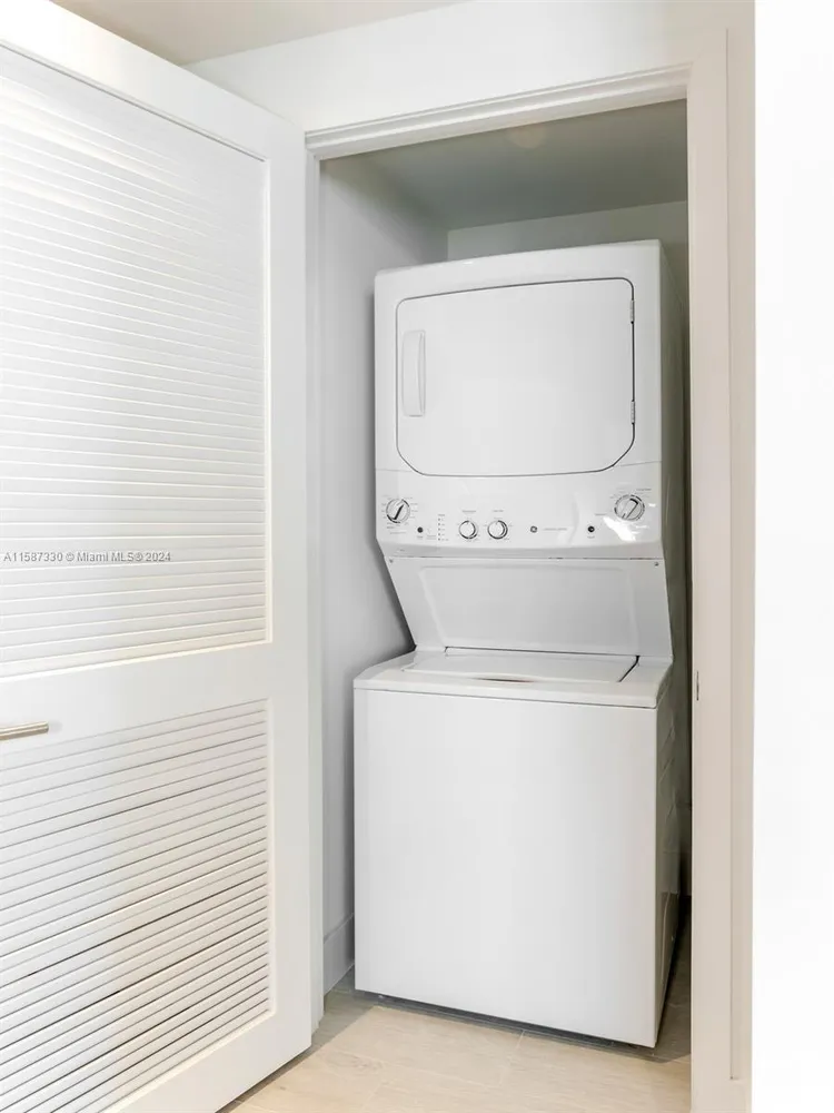 Hyde Beach House #R2202 image #11