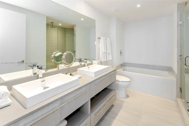 Hyde Beach House #R2202 image #12