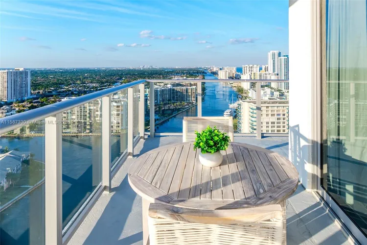 Hyde Beach House #R2202 image #20