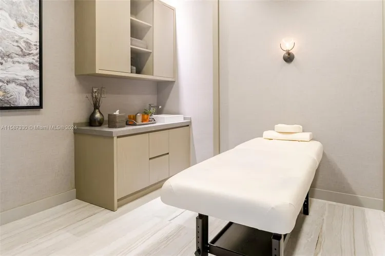 Hyde Beach House #R2202 image #38