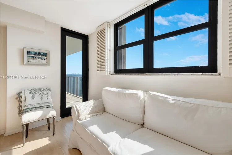 Venetian Isle Condo #801 image #14