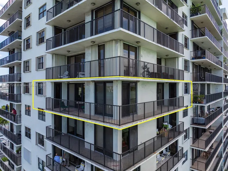 Venetian Isle Condo #801 image #25