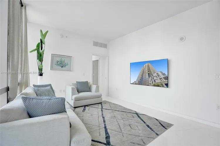 Paramount Miami Worldcenter #1802 image #11
