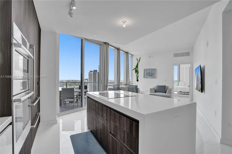 Paramount Miami Worldcenter #1802 image #12