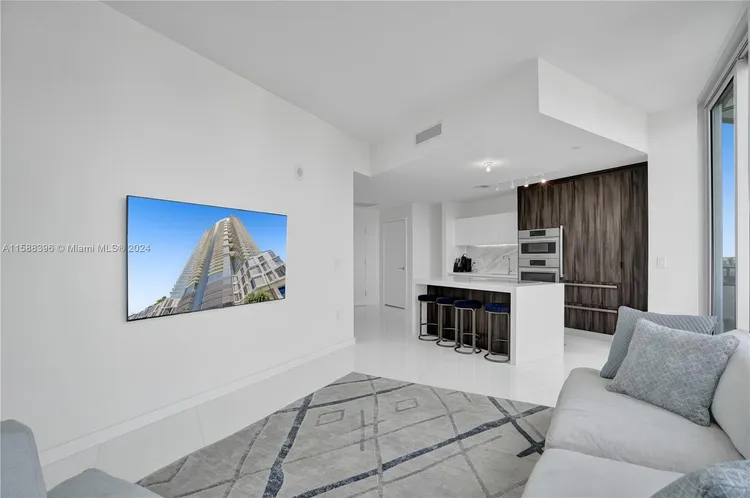 Paramount Miami Worldcenter #1802 image #14