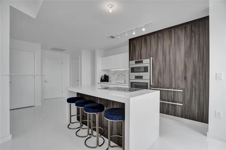 Paramount Miami Worldcenter #1802 image #7