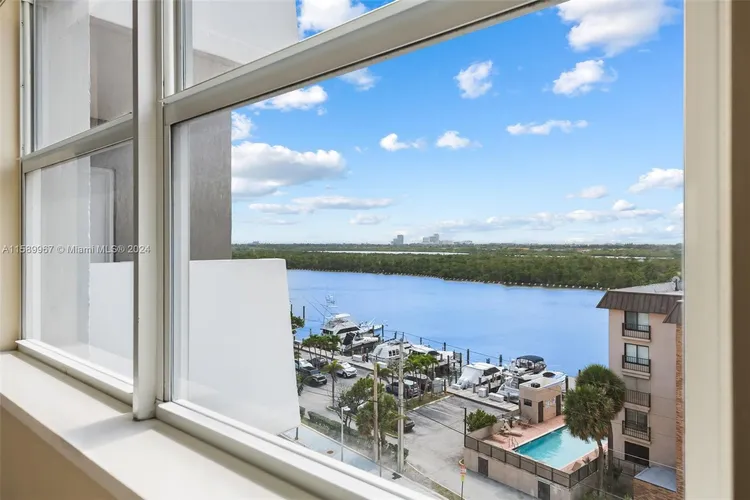 Hollywood Towers #701 image #16