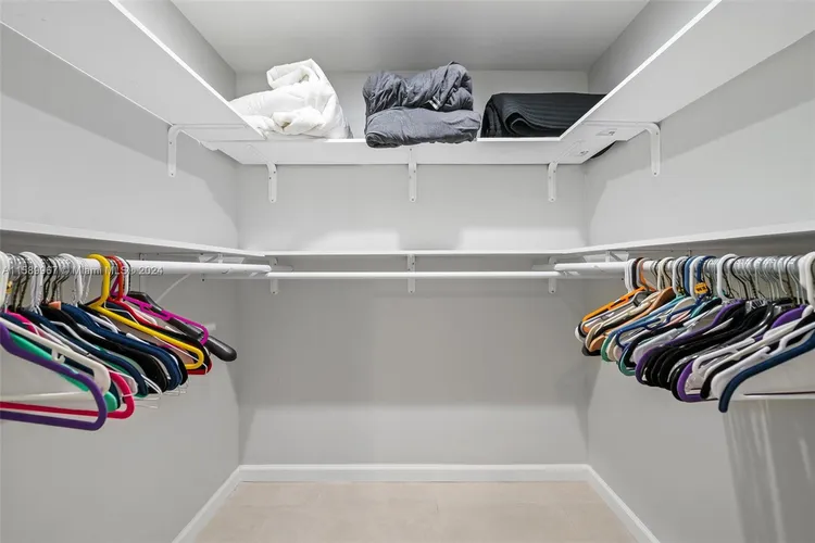 Hollywood Towers #701 image #18