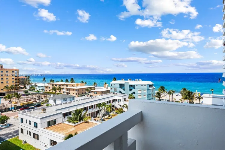 Hollywood Towers #701 image #23