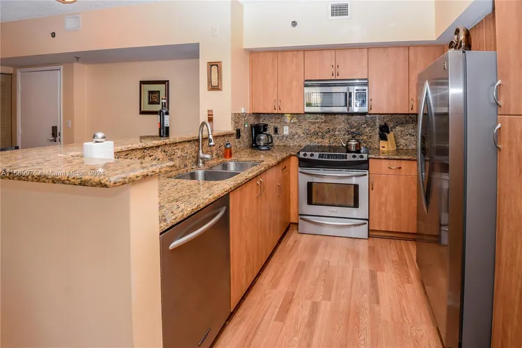 The Yacht Club at Aventura #7103 image #6