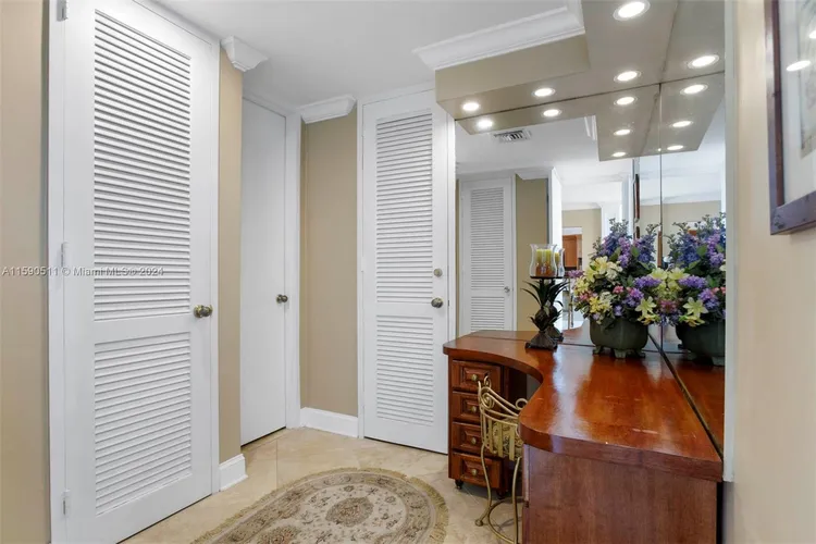 Crystal House #3L image #13