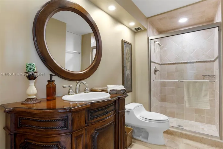 Crystal House #3L image #14