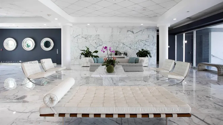 Crystal House #3L image #15