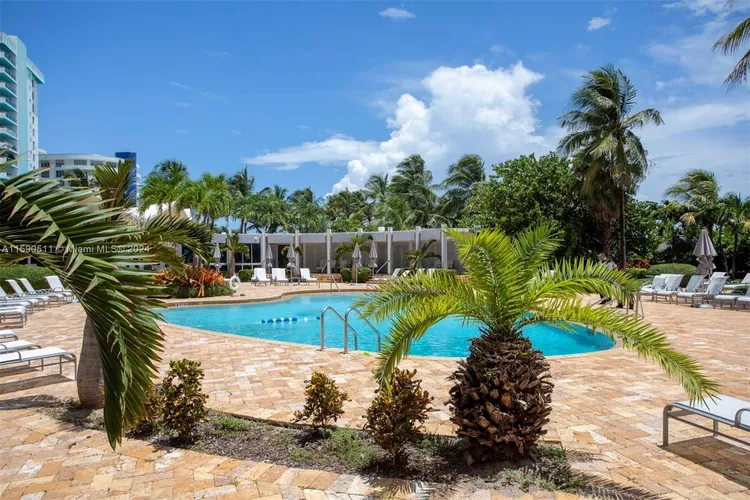 Crystal House #3L image #17