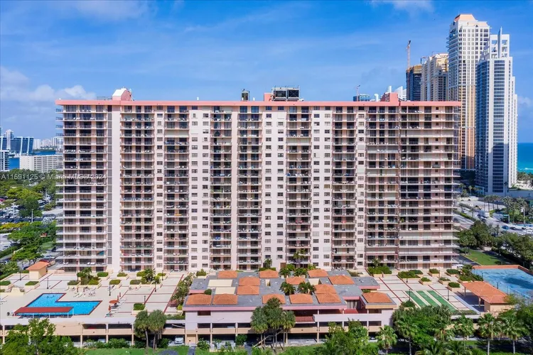 Winston Towers #707 image #16