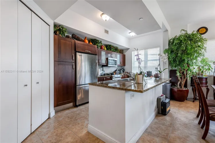 Turnberry Village #420 image #8