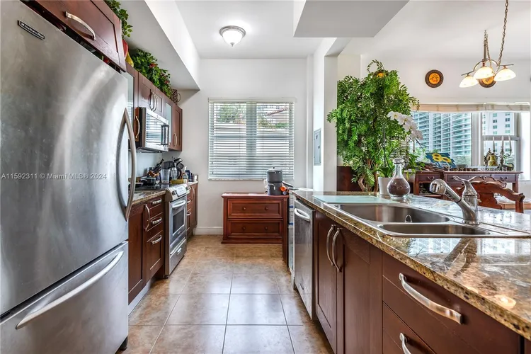 Turnberry Village #420 image #9