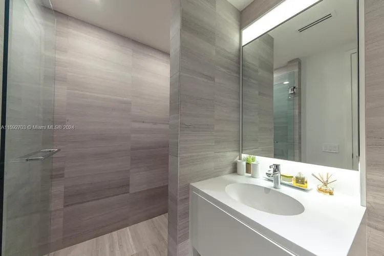 Three Hundred Collins #2A image #10