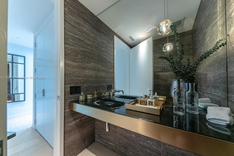 Three Hundred Collins #2A image #11