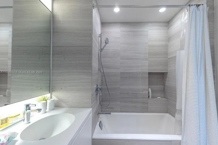 Three Hundred Collins #2A image #12