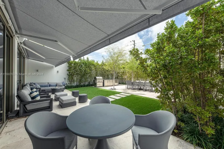 Three Hundred Collins #2A image #16