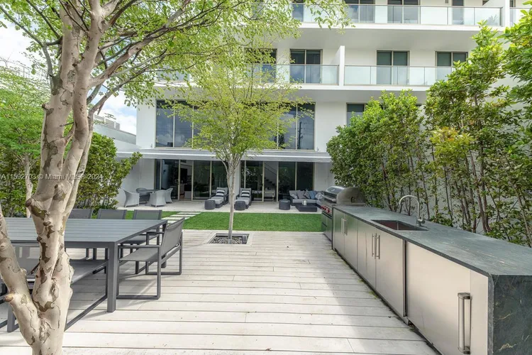 Three Hundred Collins #2A image #17