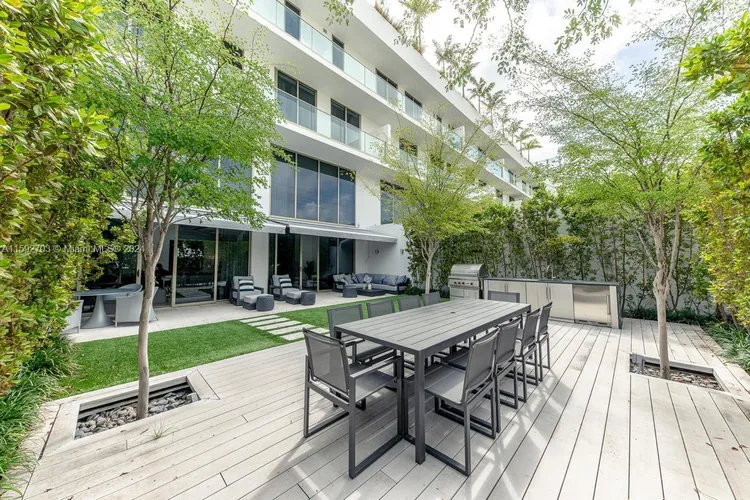 Three Hundred Collins #2A image #18