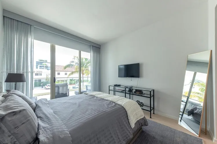 Three Hundred Collins #2A image #8