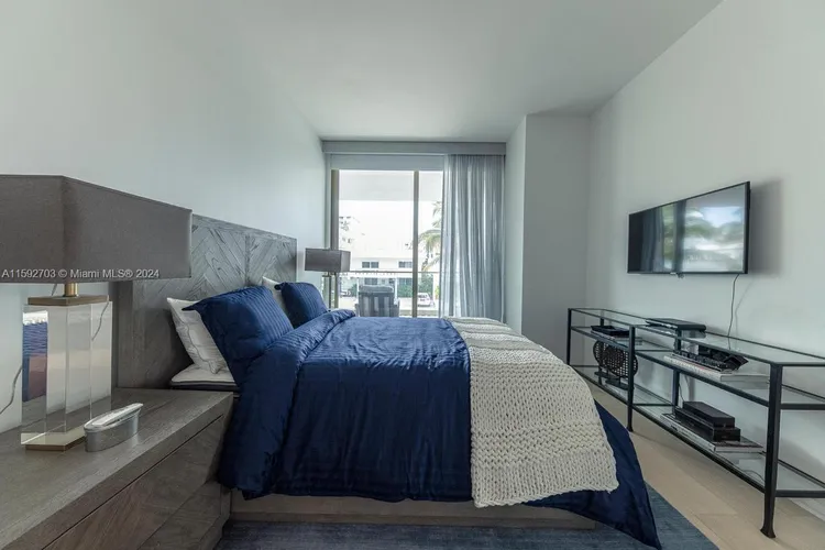 Three Hundred Collins #2A image #9