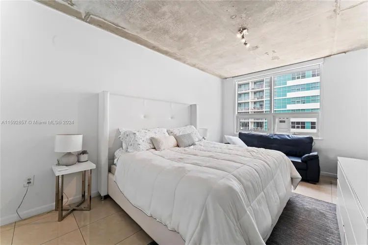 Midblock Condominium #1002 image #10