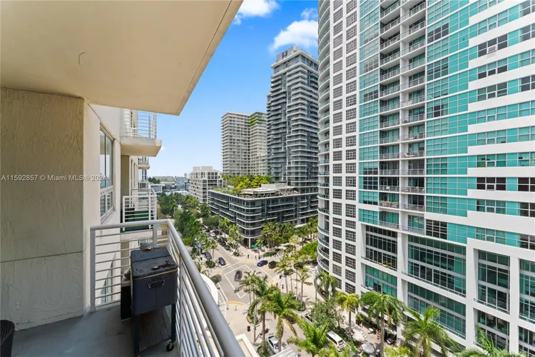 Midblock Condominium #1002 image #14