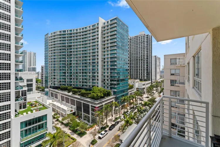 Midblock Condominium #1002 image #15