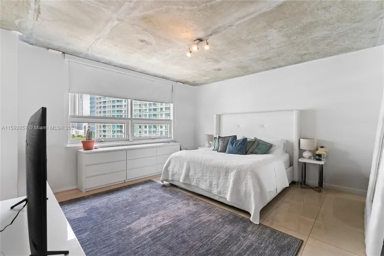 Midblock Condominium #1002 image #7