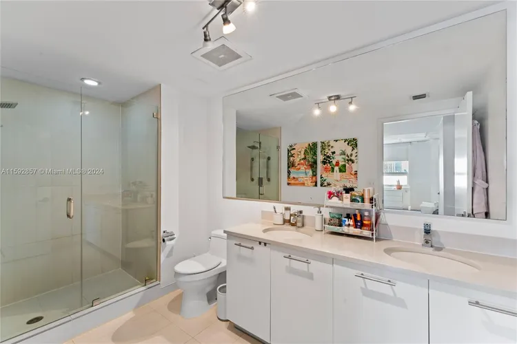 Midblock Condominium #1002 image #9