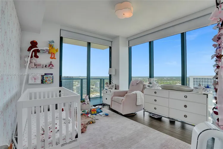 One Paraiso #3906 image #15