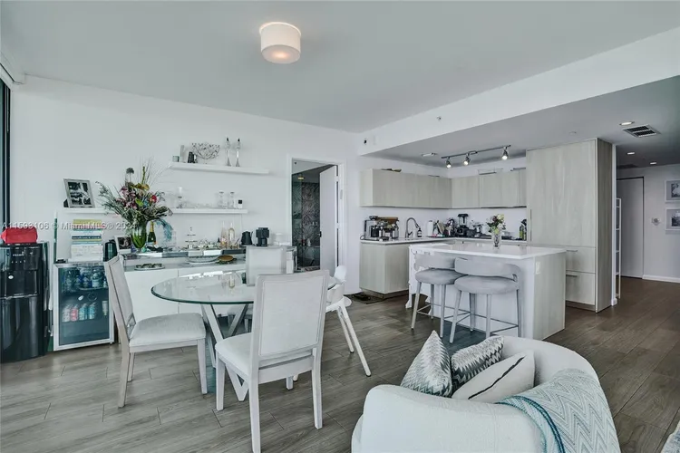 One Paraiso #3906 image #19