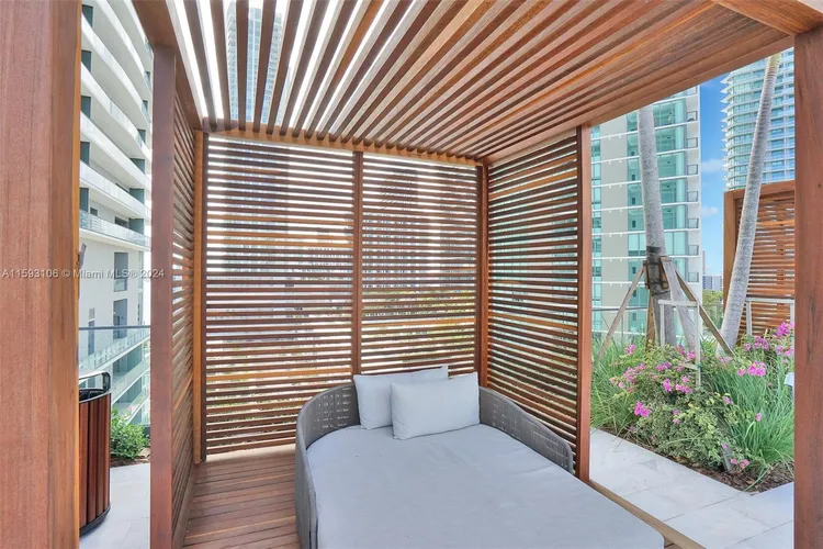 One Paraiso #3906 image #26