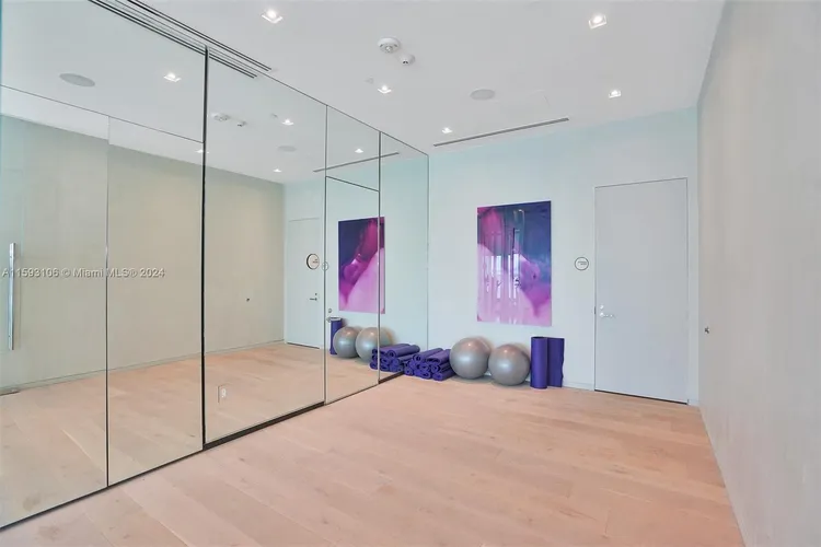 One Paraiso #3906 image #30