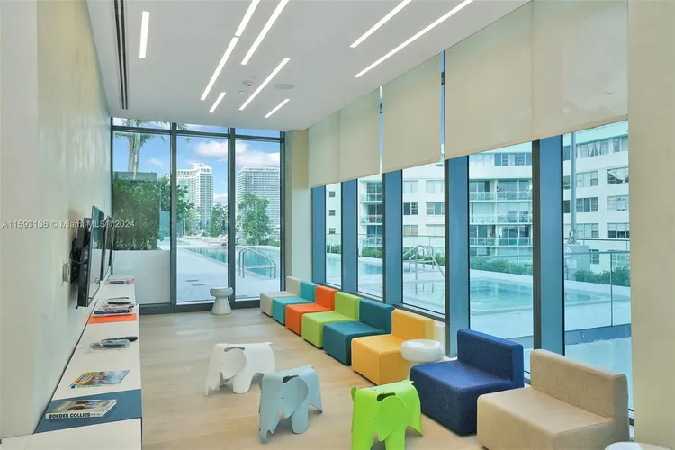 One Paraiso #3906 image #33