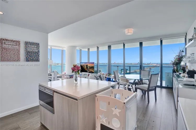 One Paraiso #3906 image #6